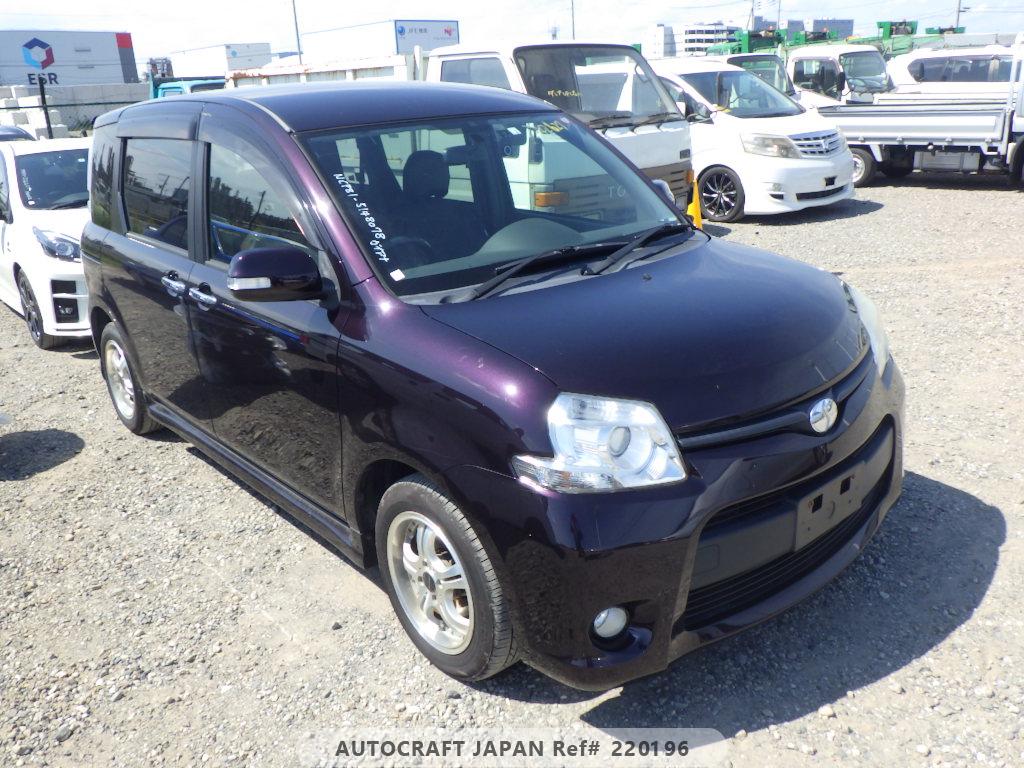 Toyota Sienta 2011