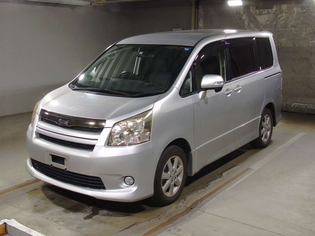 Toyota Noah 2009