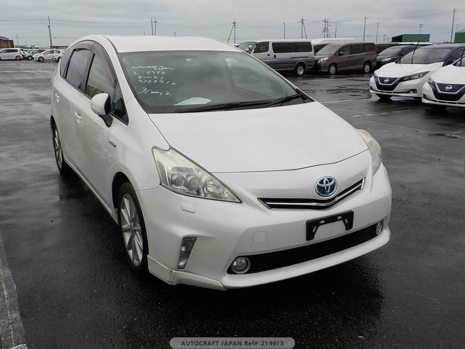 Toyota PRIUS ALPHA 2012