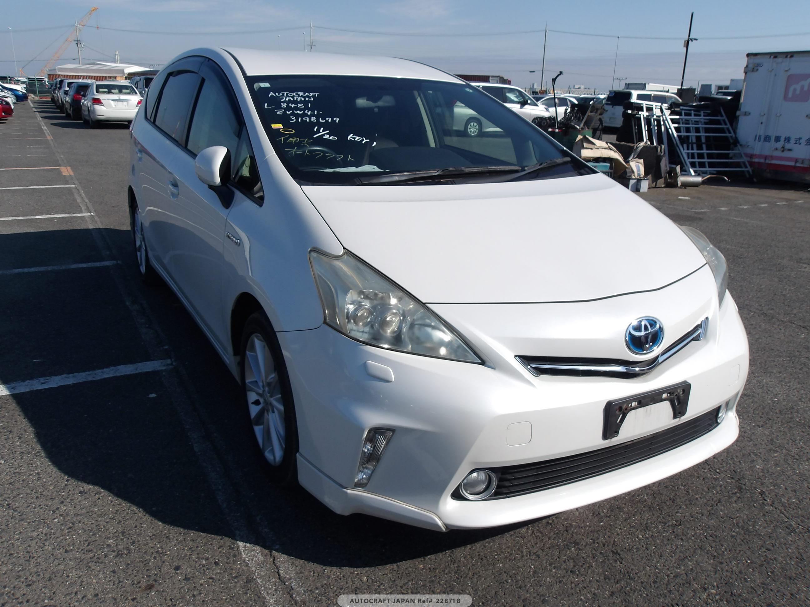 Toyota PRIUS ALPHA 2012