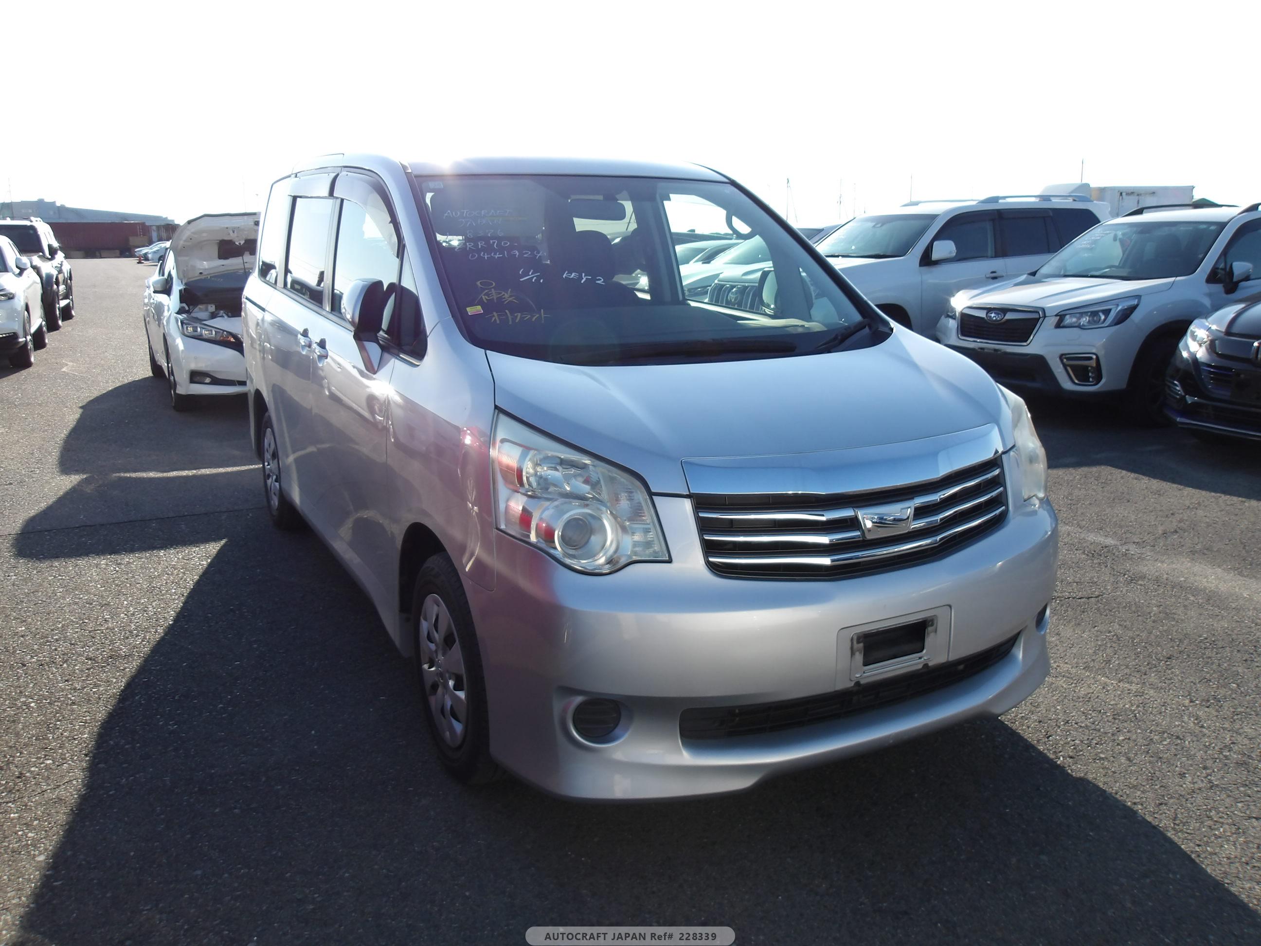 Toyota Noah 2011