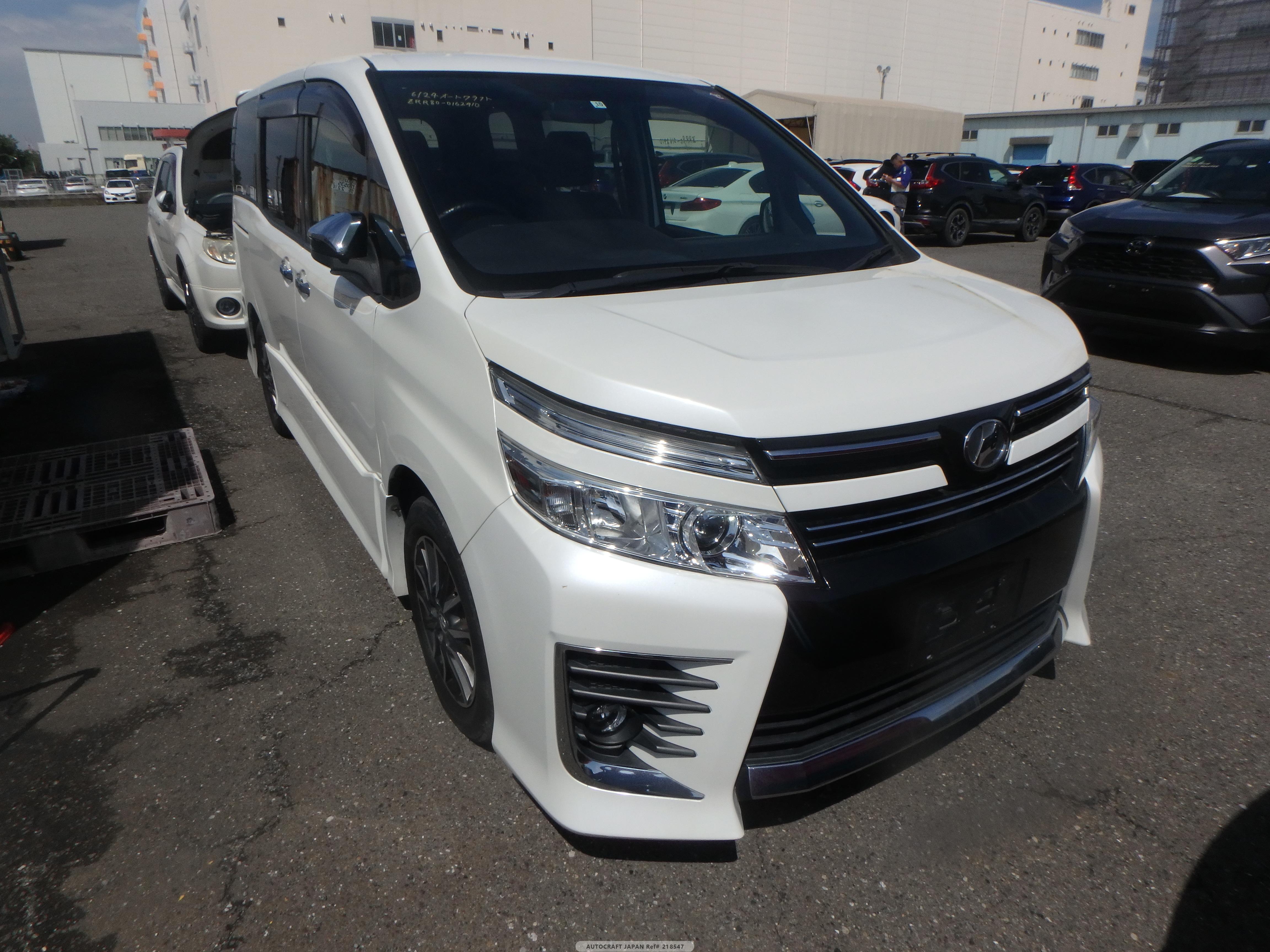 Toyota Voxy 2015