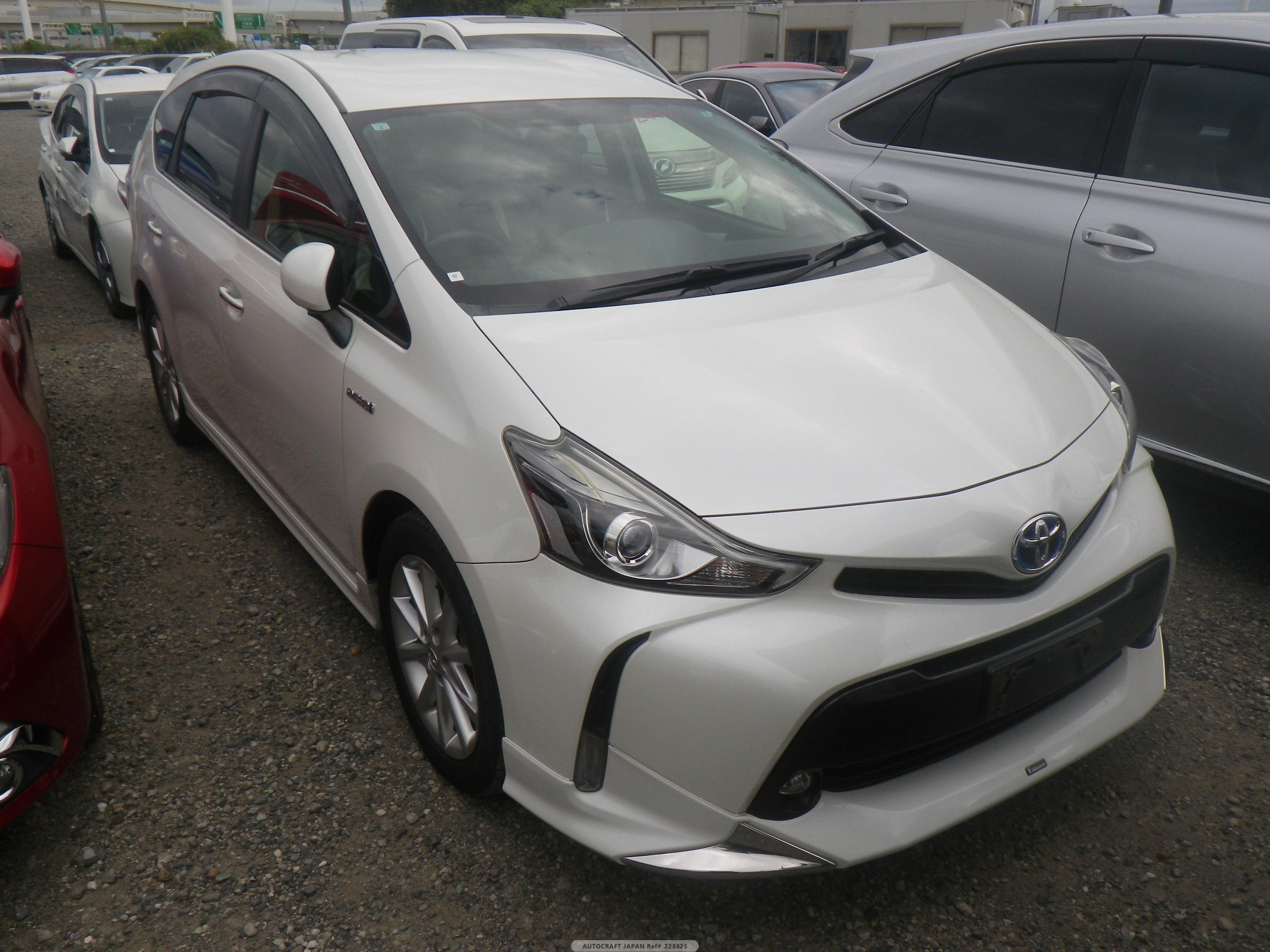 Toyota PRIUS ALPHA 2017