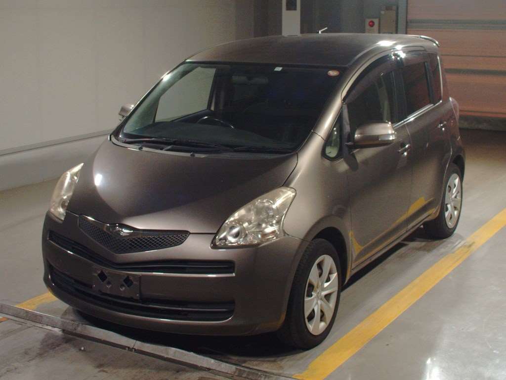 Toyota Ractis 2010