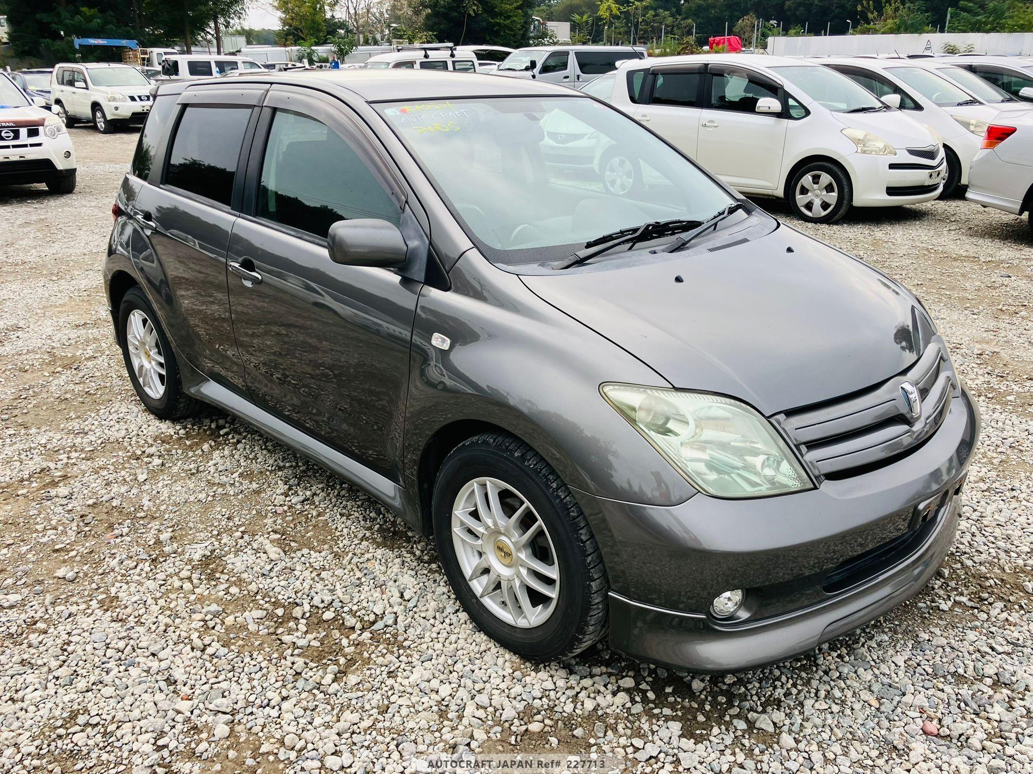 Toyota IST 2004