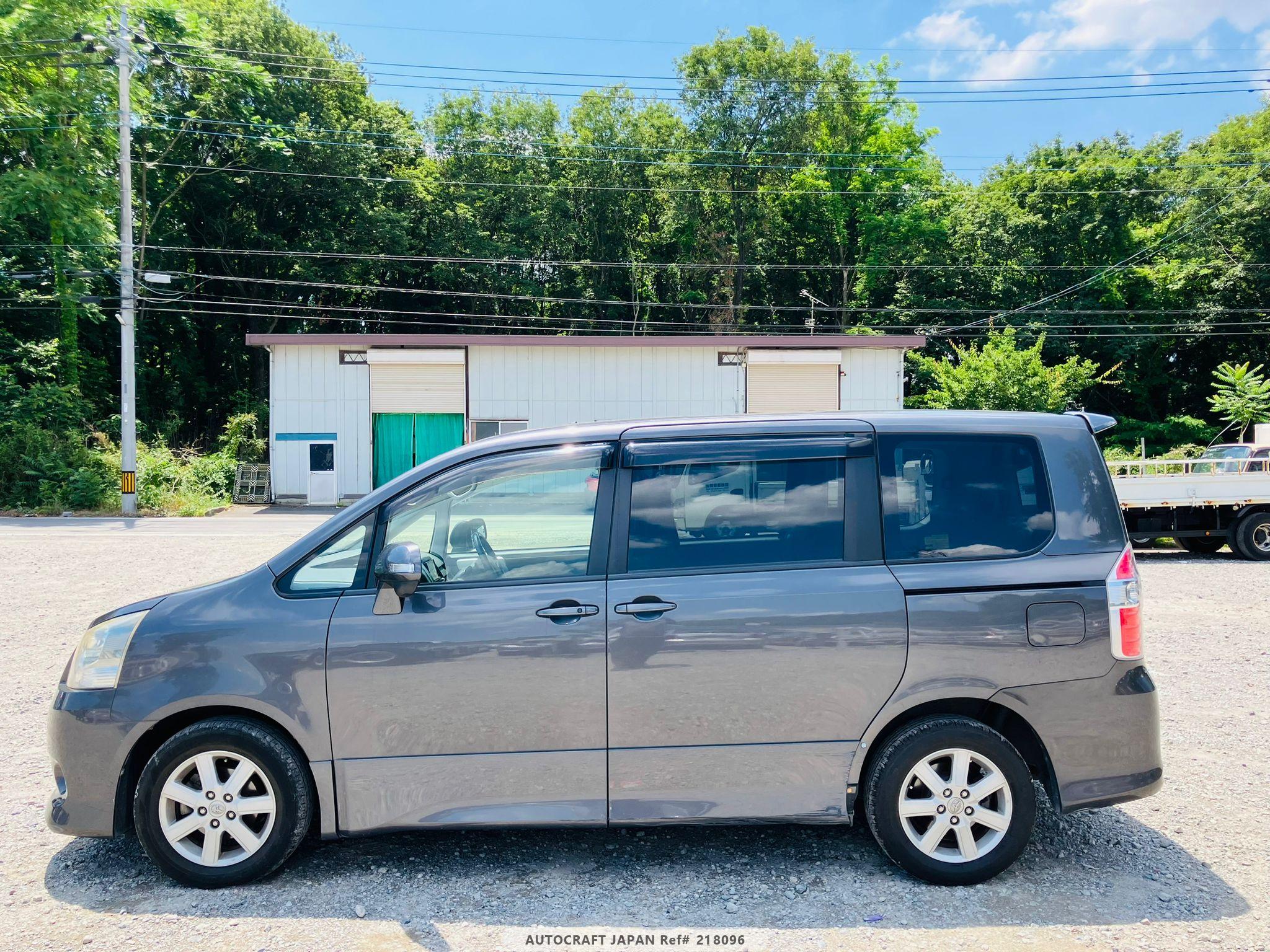 Toyota Noah 2008