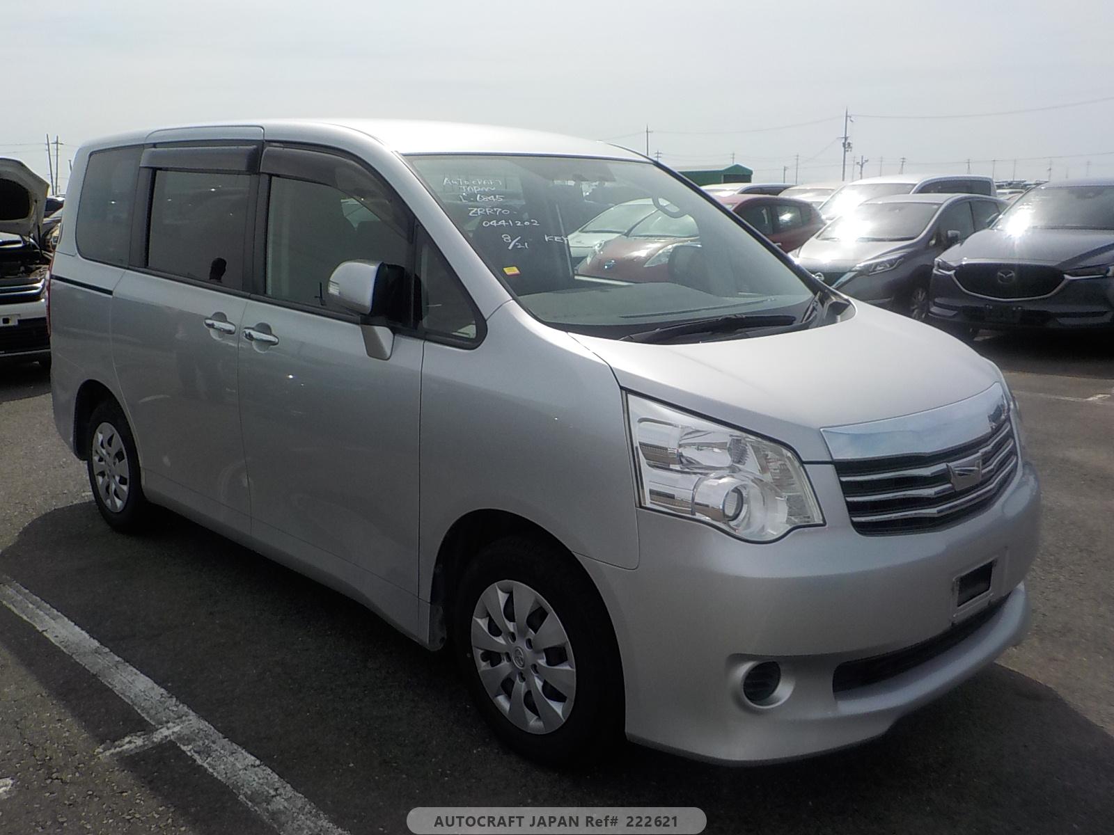 Toyota Noah 2011