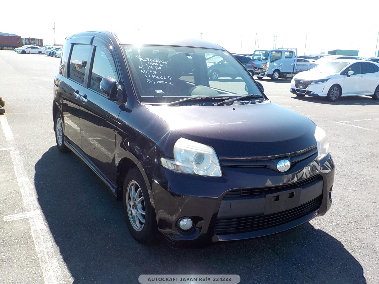 Toyota Sienta 2011