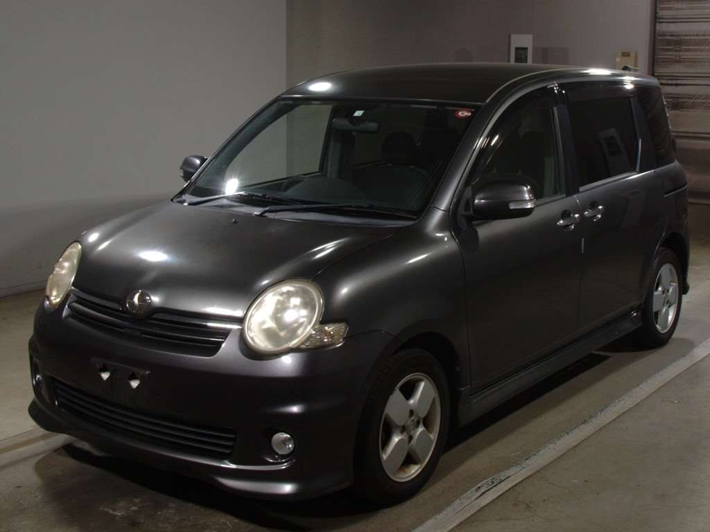 Toyota Sienta 2006