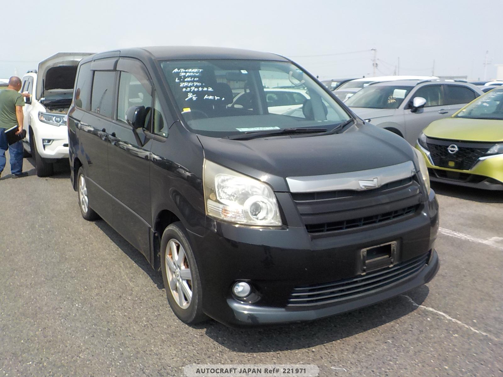 Toyota Noah 2010