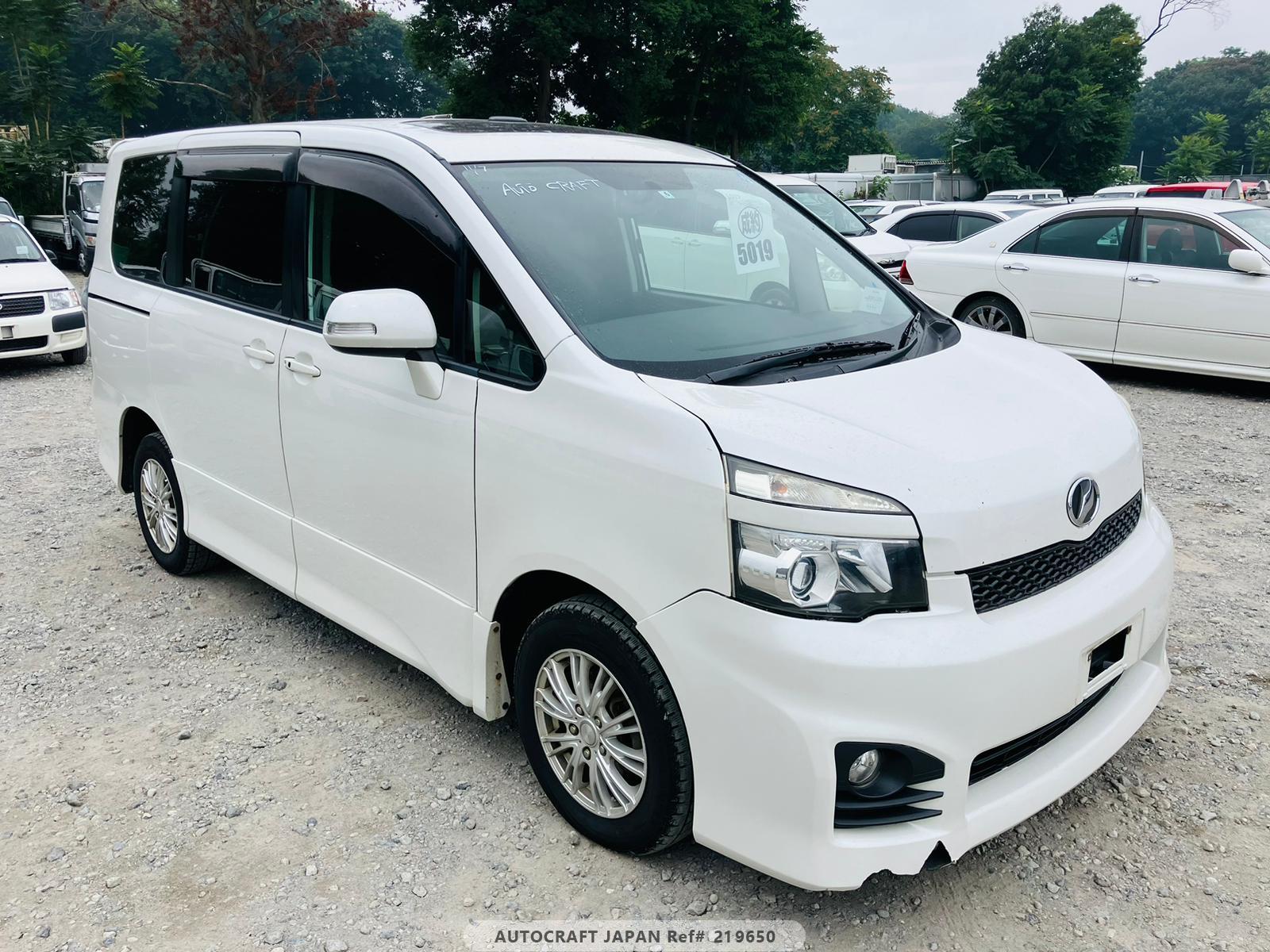 Toyota Voxy 2010