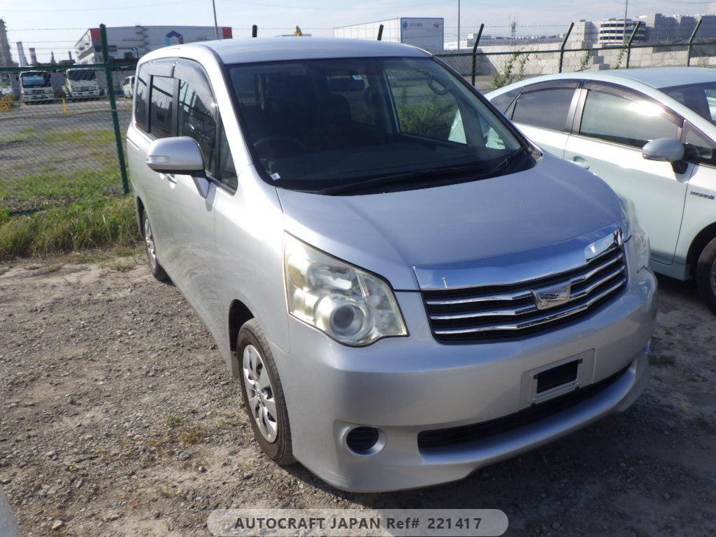 Toyota Noah 2011