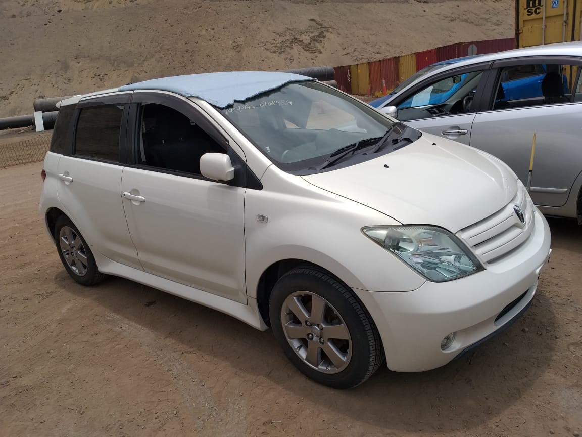 Toyota IST 2003