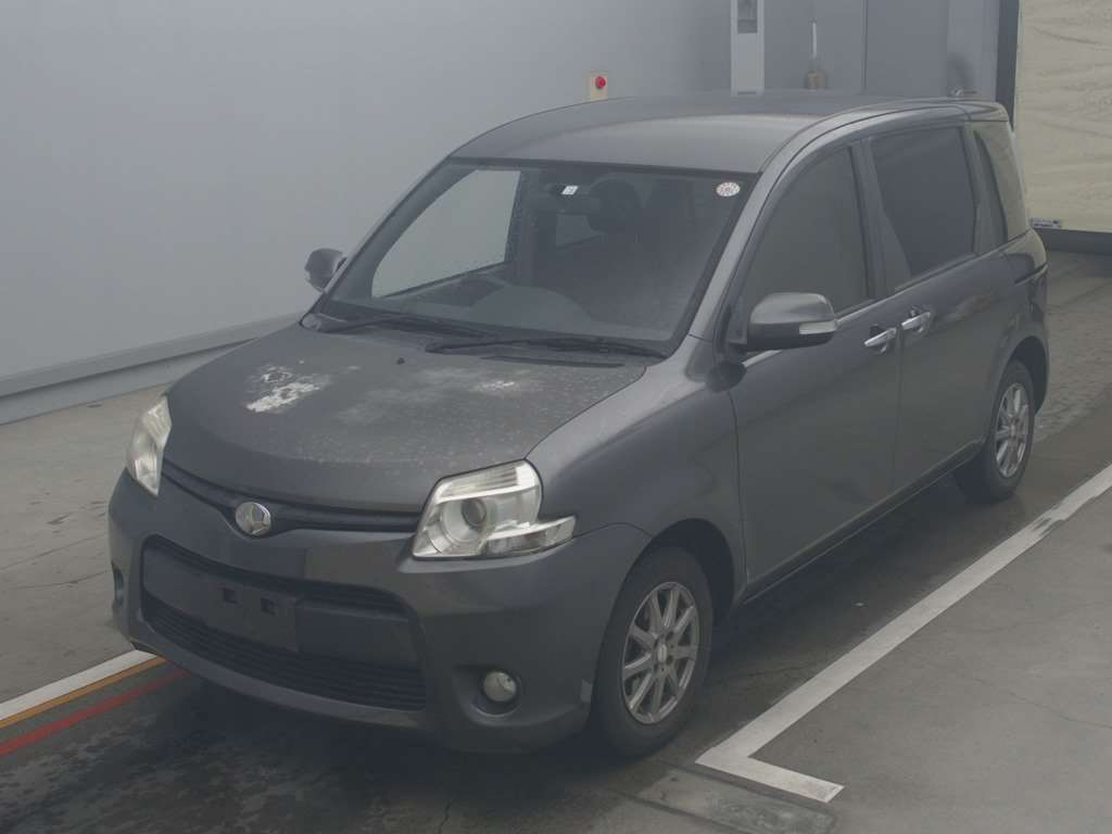 Toyota Sienta 2012