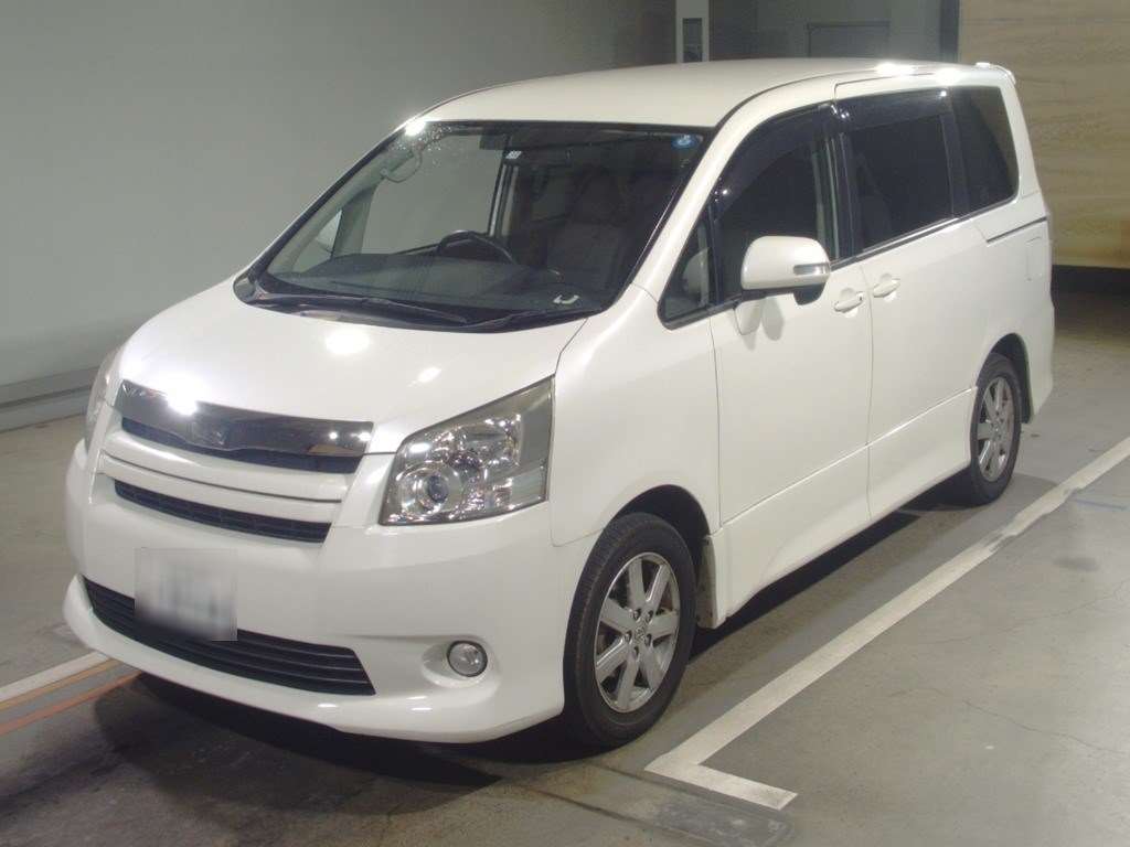 Toyota Noah 2007