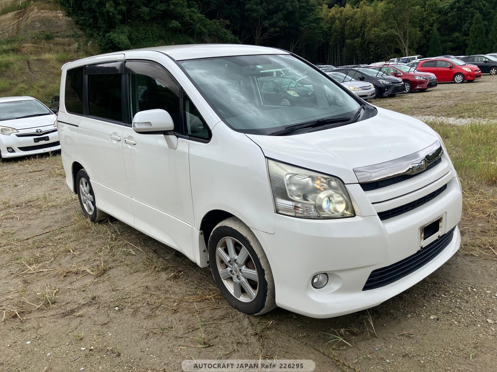 Toyota Noah 2008