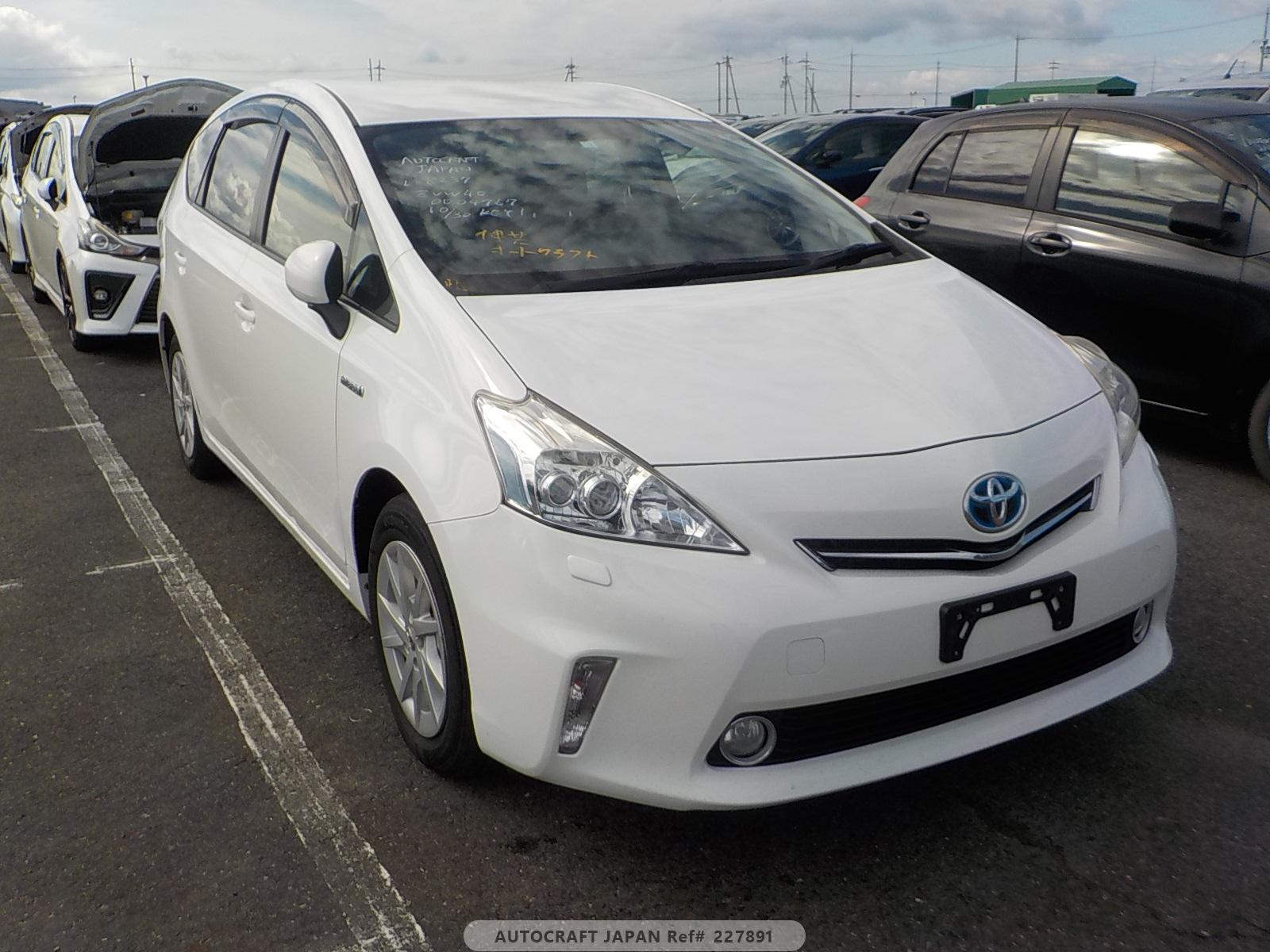 Toyota PRIUS ALPHA 2014