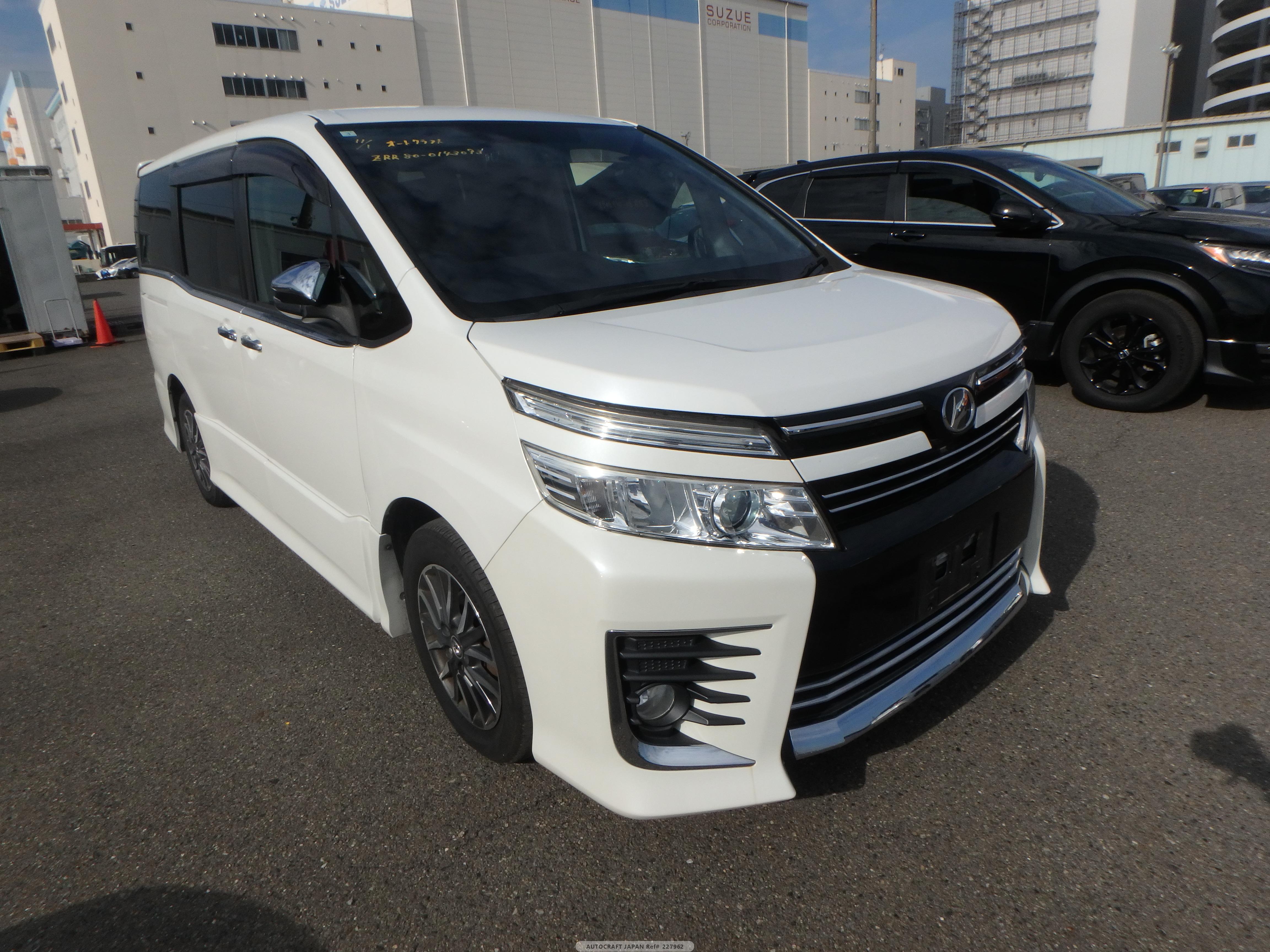 Toyota Voxy 2015