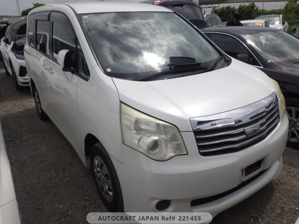 Toyota Noah 2012