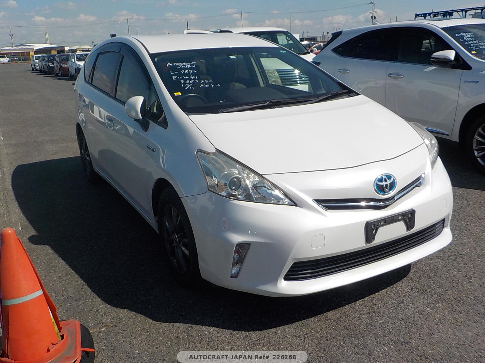 Toyota PRIUS ALPHA 2014