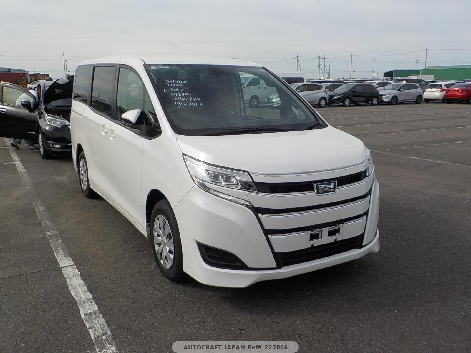 Toyota Noah 2021