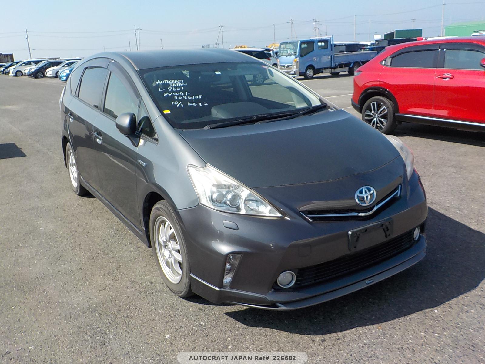 Toyota PRIUS ALPHA 2012