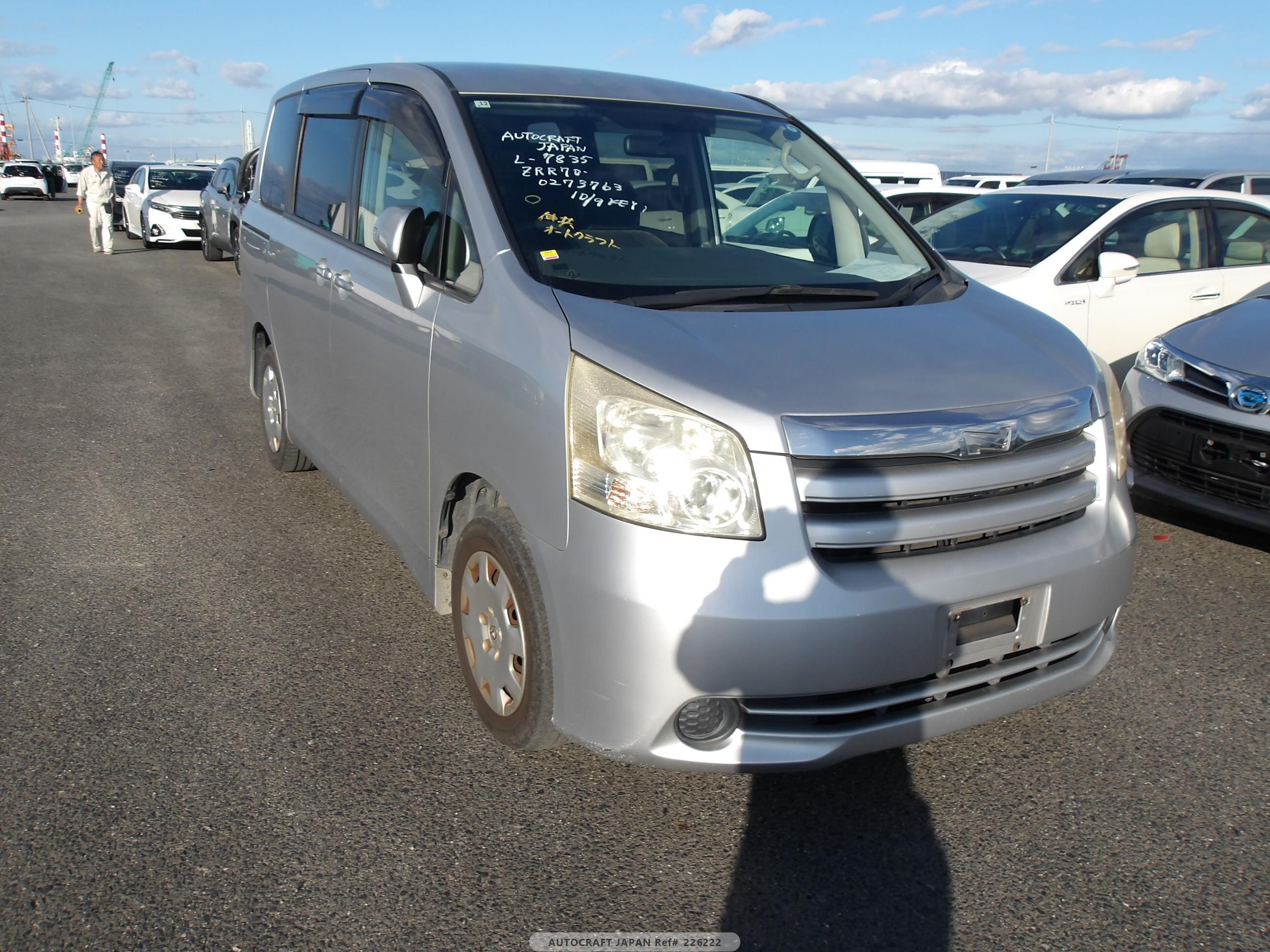 Toyota Noah 2009