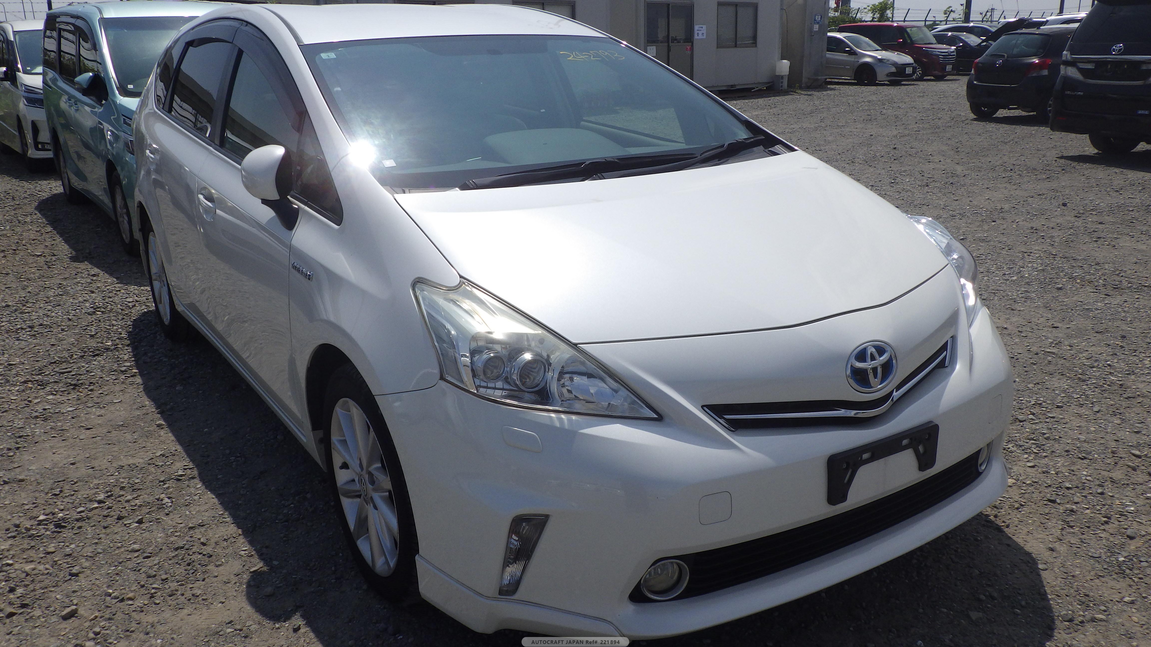 Toyota PRIUS ALPHA 2012