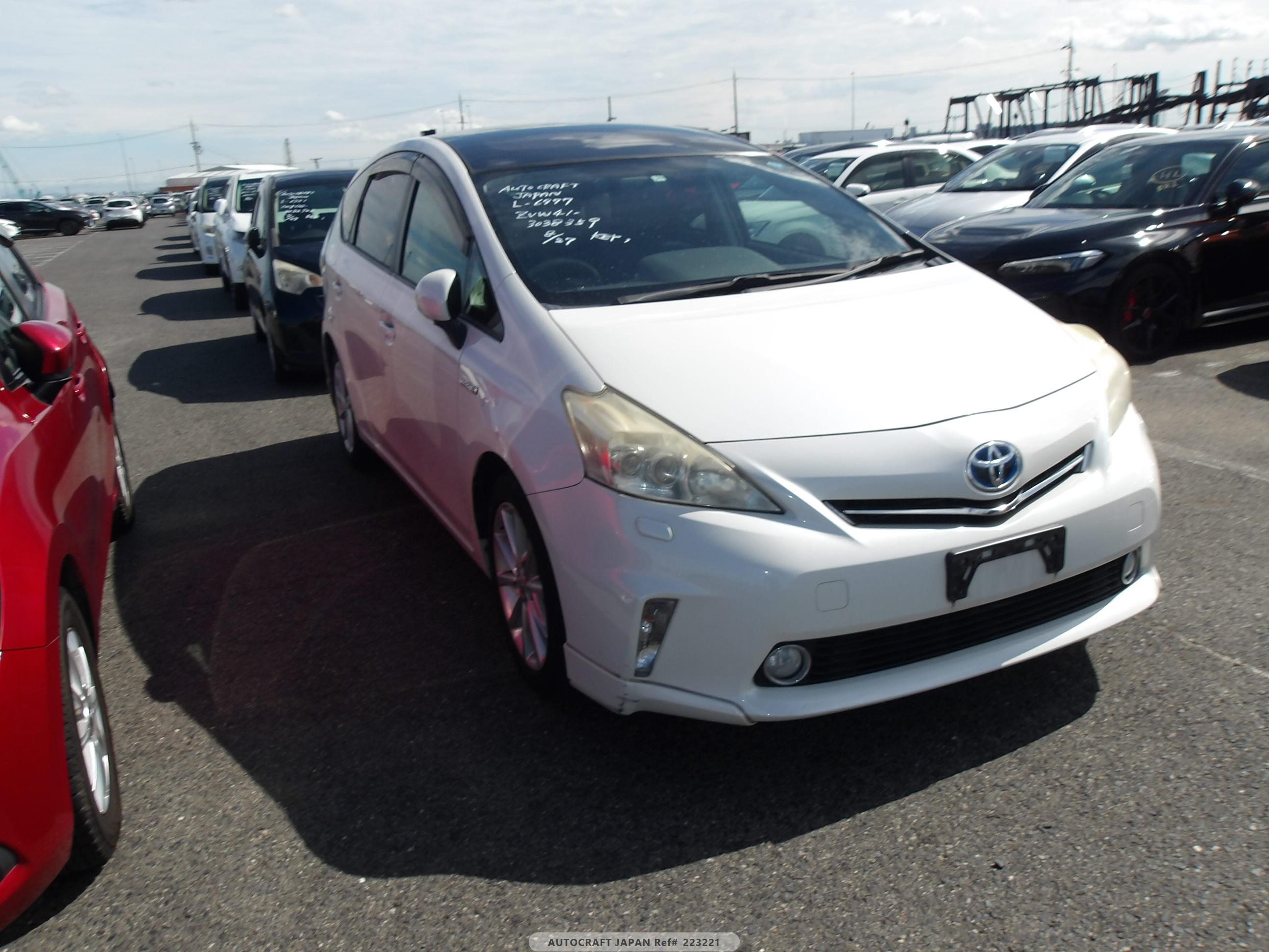 Toyota PRIUS ALPHA 2011