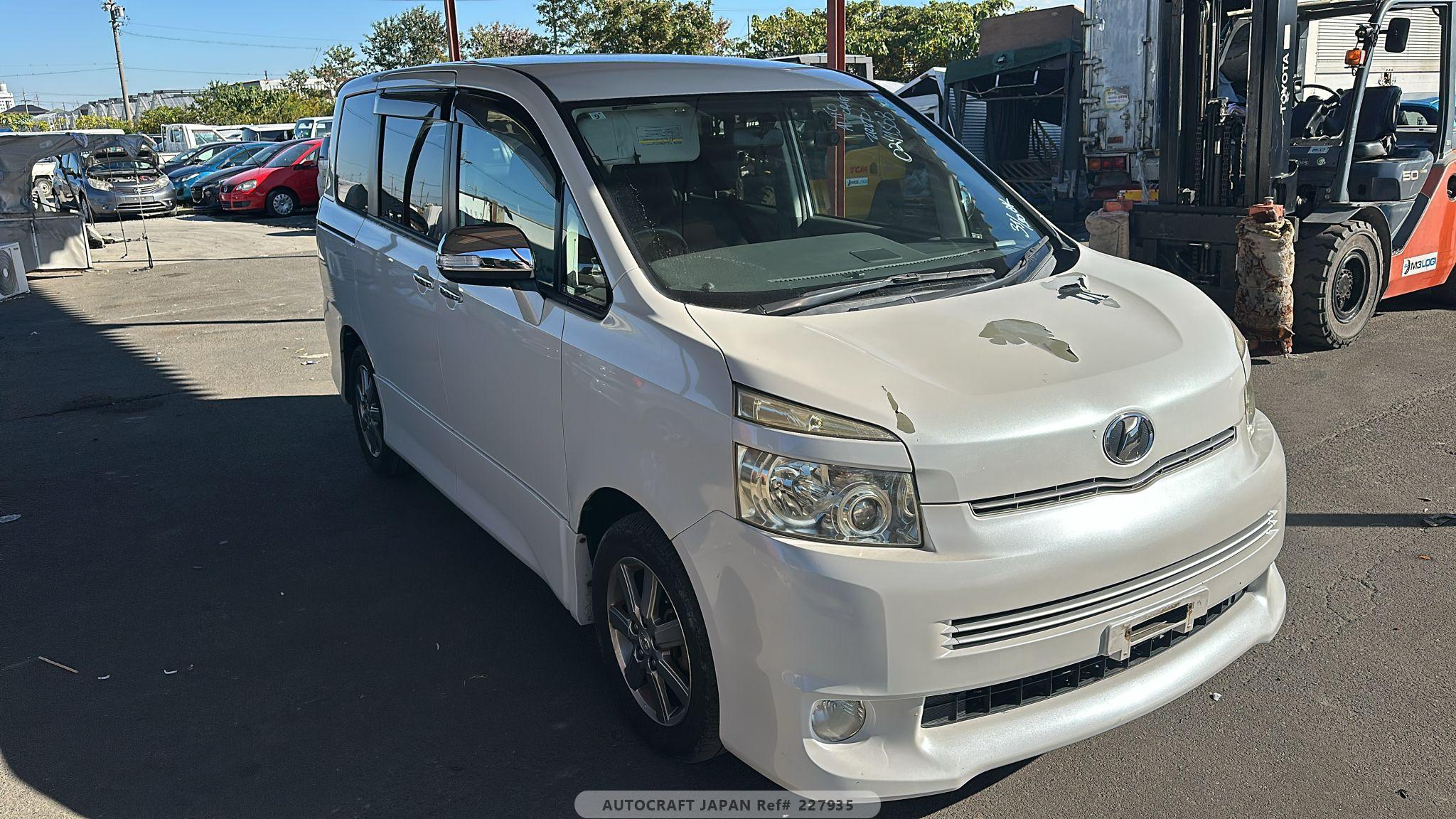 Toyota Voxy 2009