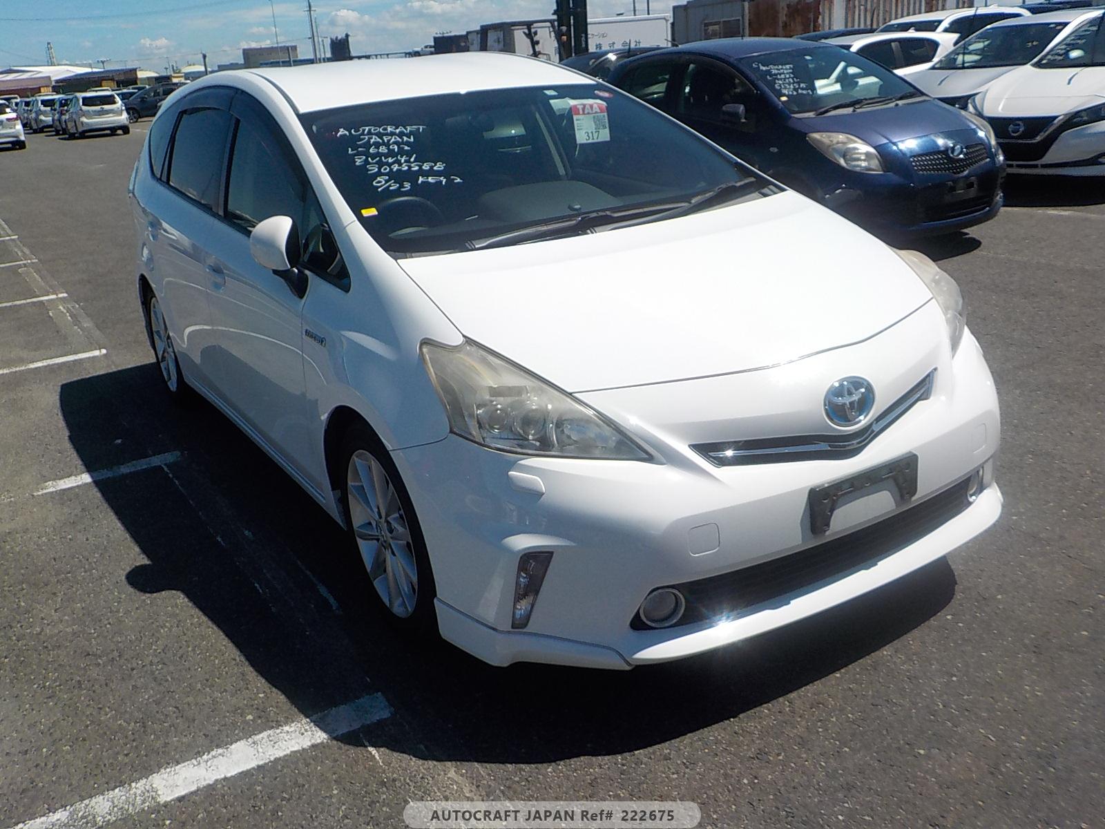 Toyota PRIUS ALPHA 2011