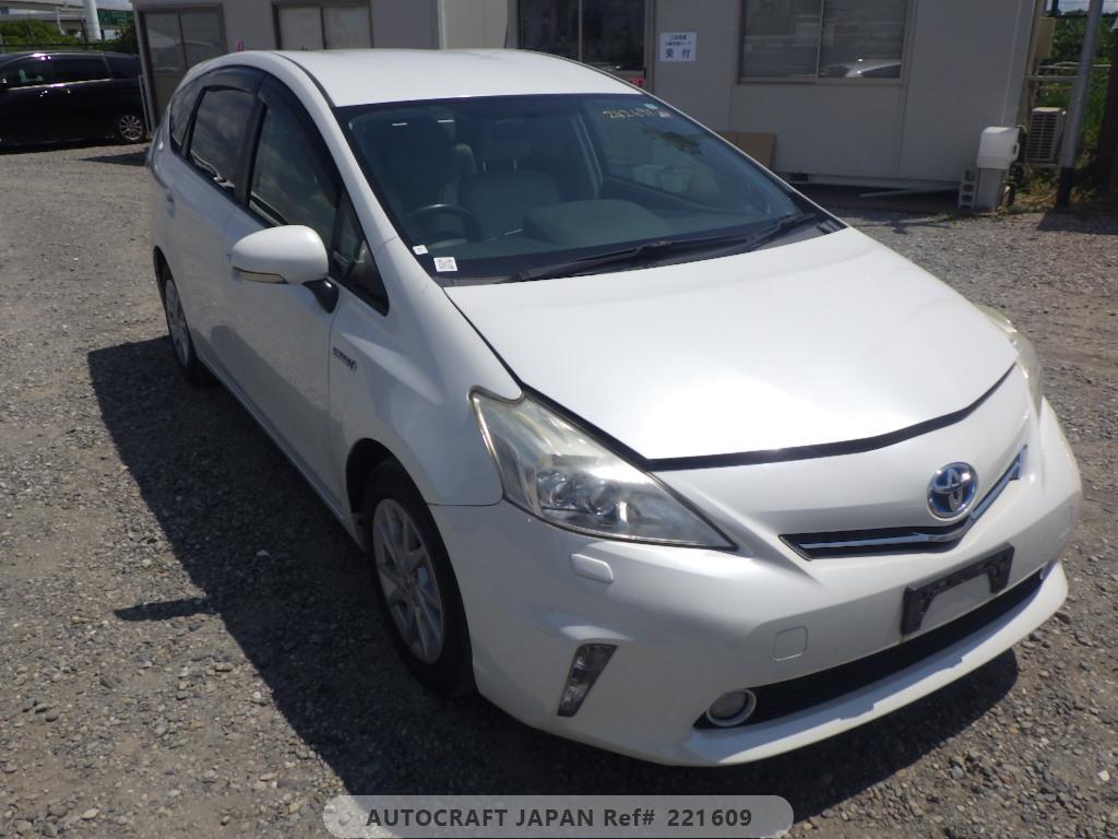 Toyota PRIUS ALPHA 2011