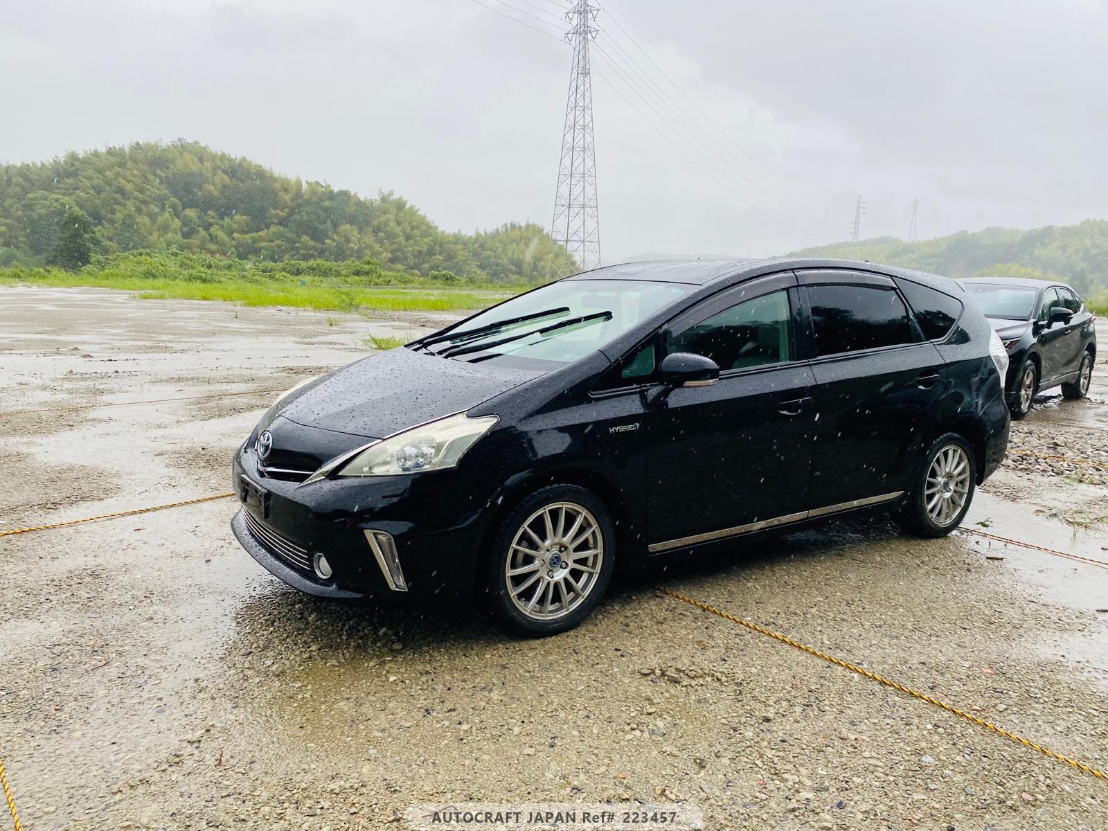 Toyota PRIUS ALPHA 2011