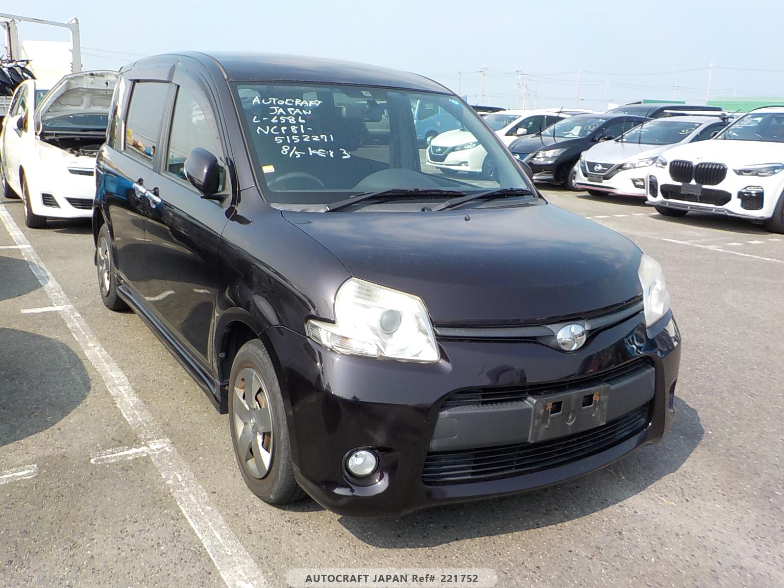 Toyota Sienta 2011