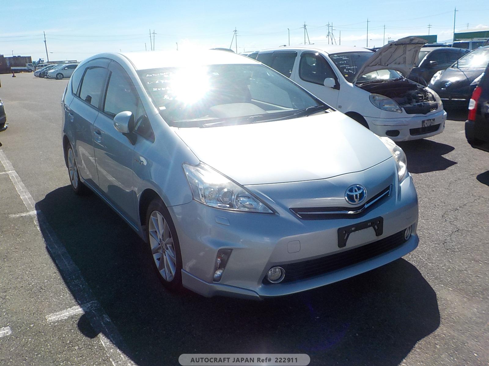 Toyota PRIUS ALPHA 2011