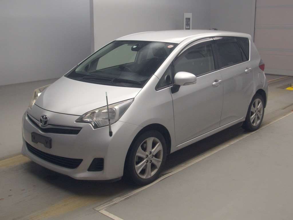 Toyota Ractis 2013