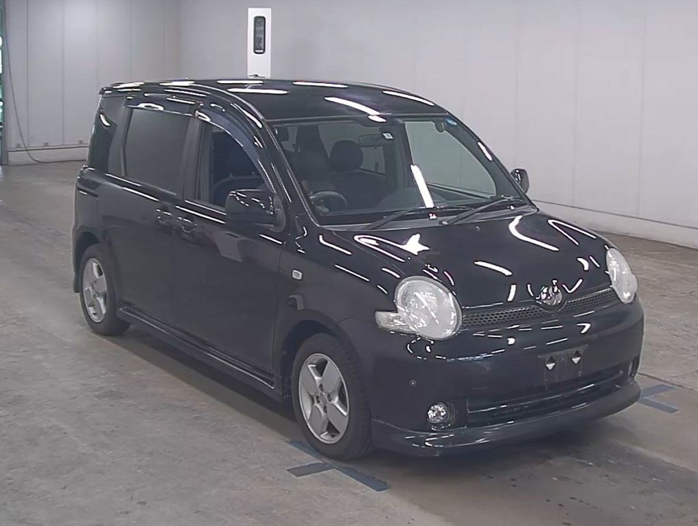 Toyota Sienta 2004