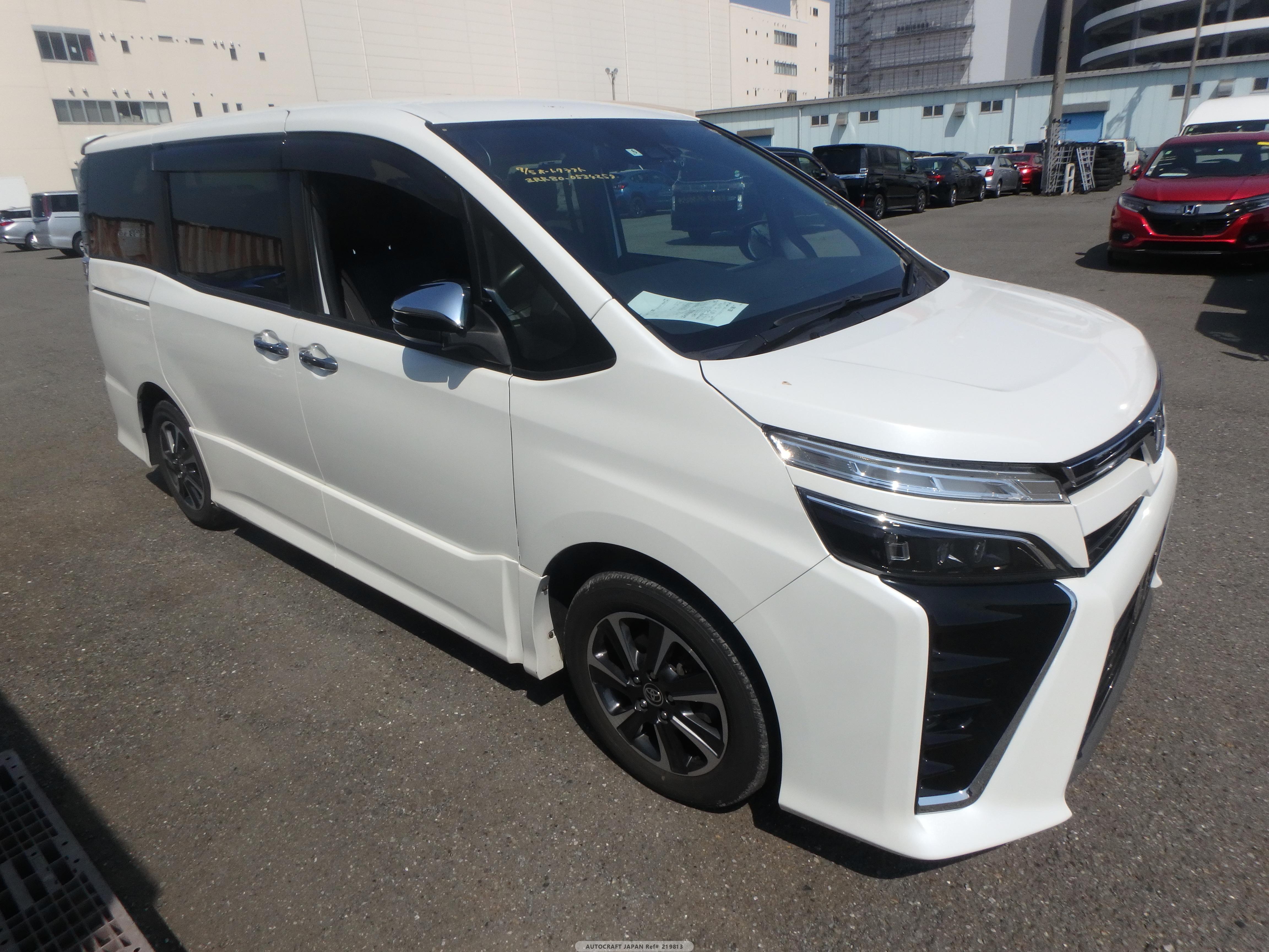 Toyota Voxy 2019