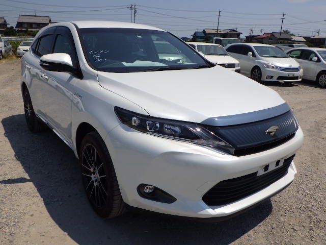 Toyota Harrier 14 White 2490cc Karmen Ltd