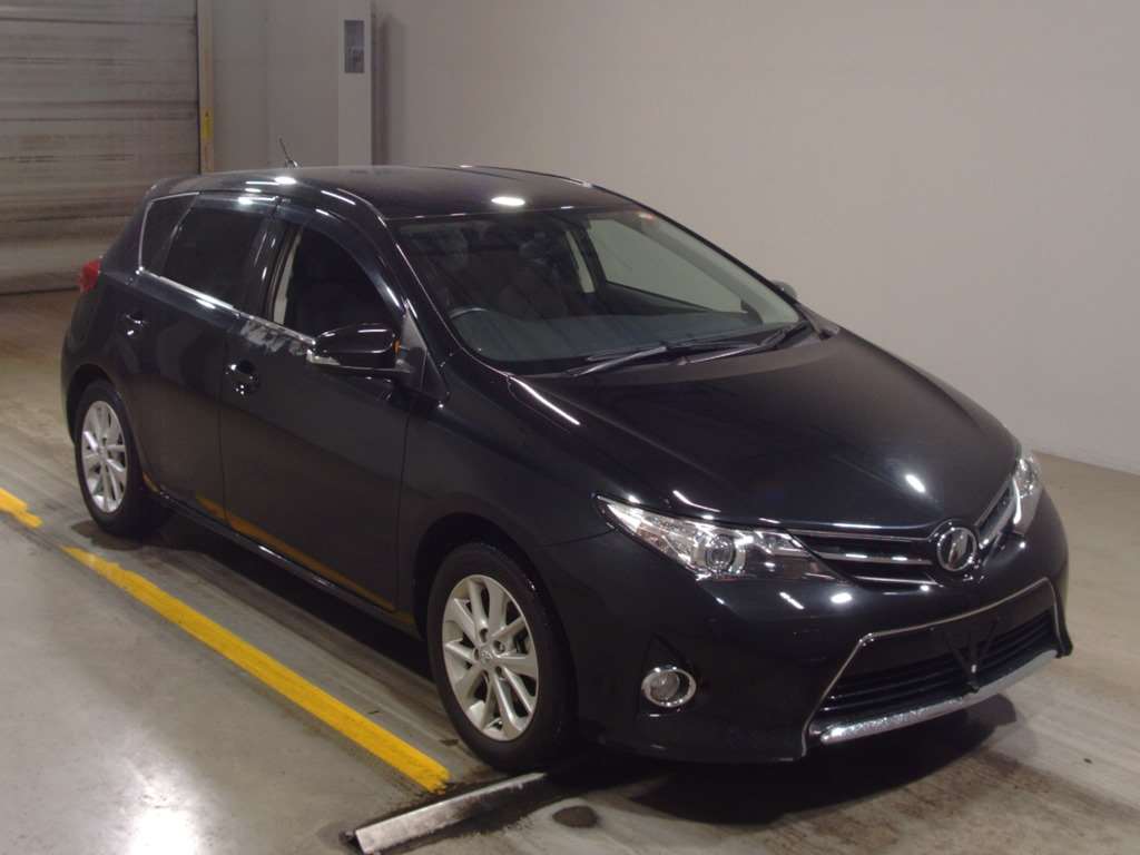 Аурис владивосток. Toyota Auris 2013 Black. Toyota Auris, 2013 черный.