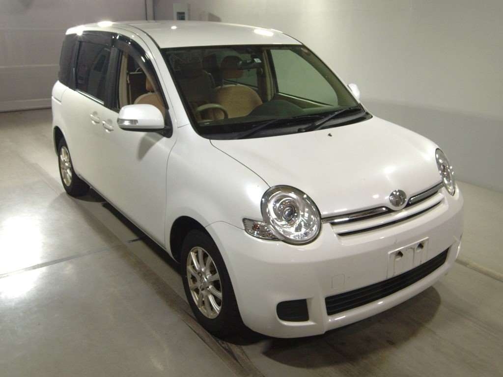 Toyota Sienta 2003 года