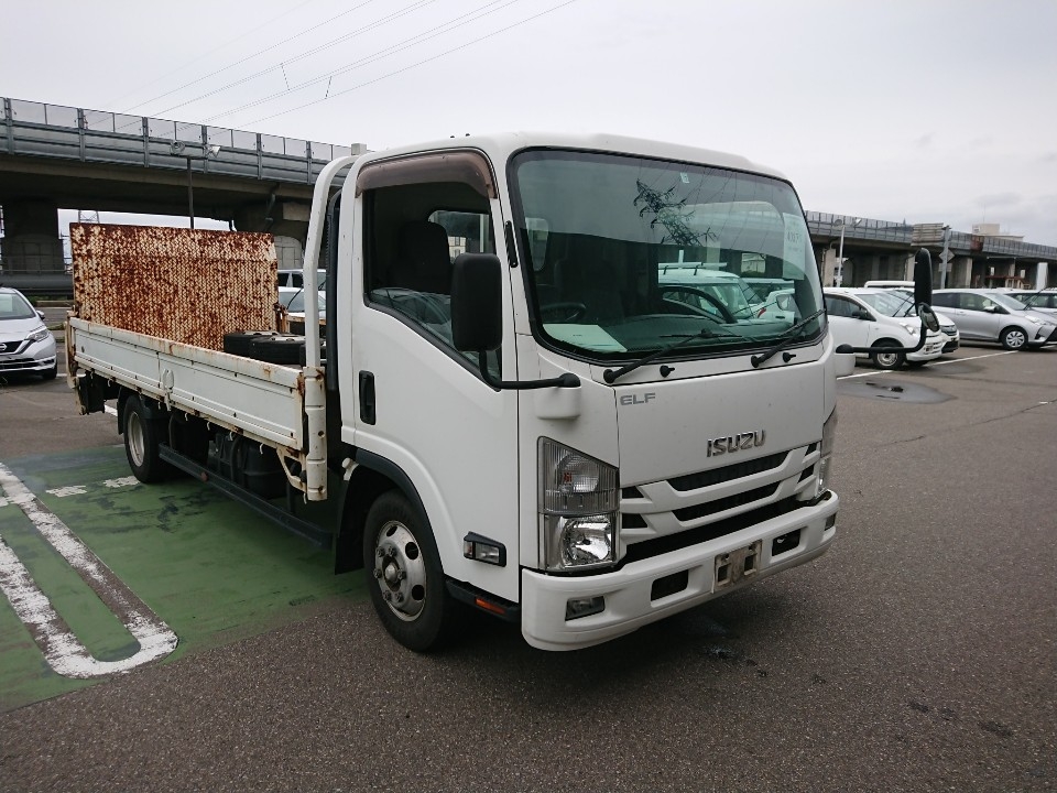 Isuzu Elf Truck 2015 White 3000cc Karmen Ltd